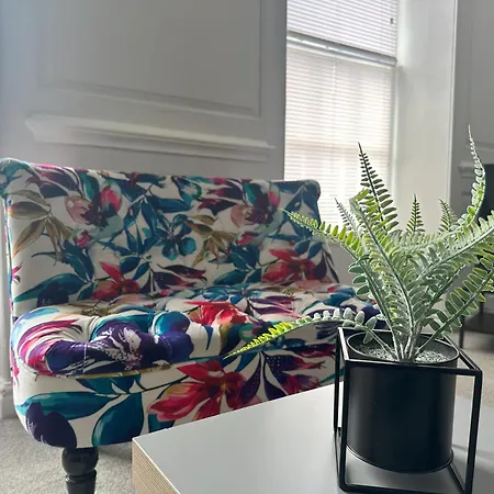 The - 1 Bedroom - Sleeps 2 Apartment