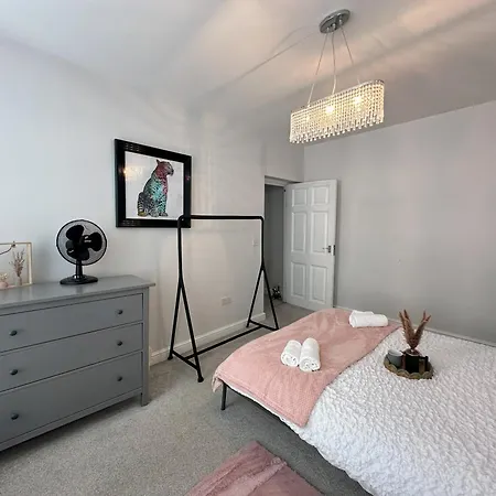 The - 1 Bedroom - Sleeps 2 Apartment